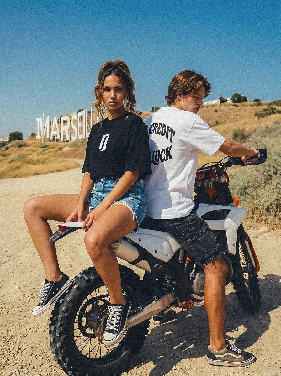 Visuel IA d'une campagne streetwear nationale produite en marque blanche